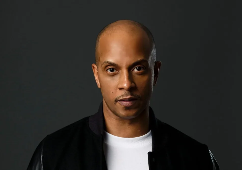 Cevin Fisher, DJ y productor de house, en una foto de estudio