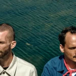 Lars Dales y Maarten Smeets, de Dam Swindle, junto al agua
