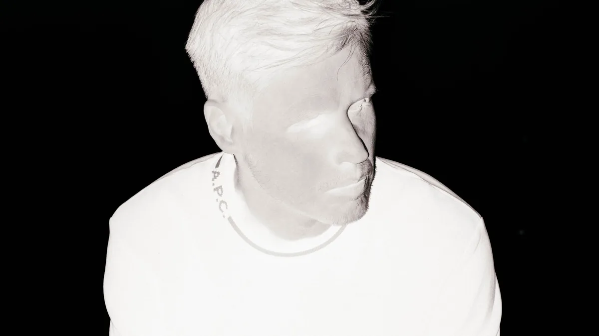Retrato de Joris Voorn en blanco y negro